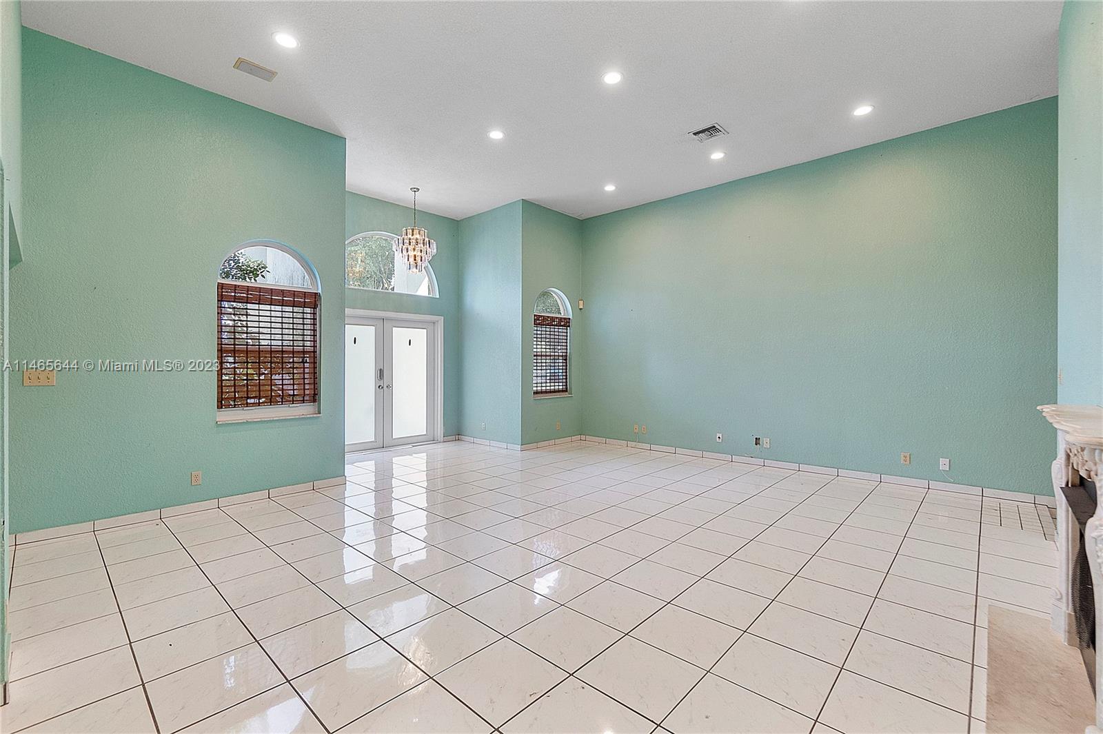 CORAL SPRINGS HILLS - Residential