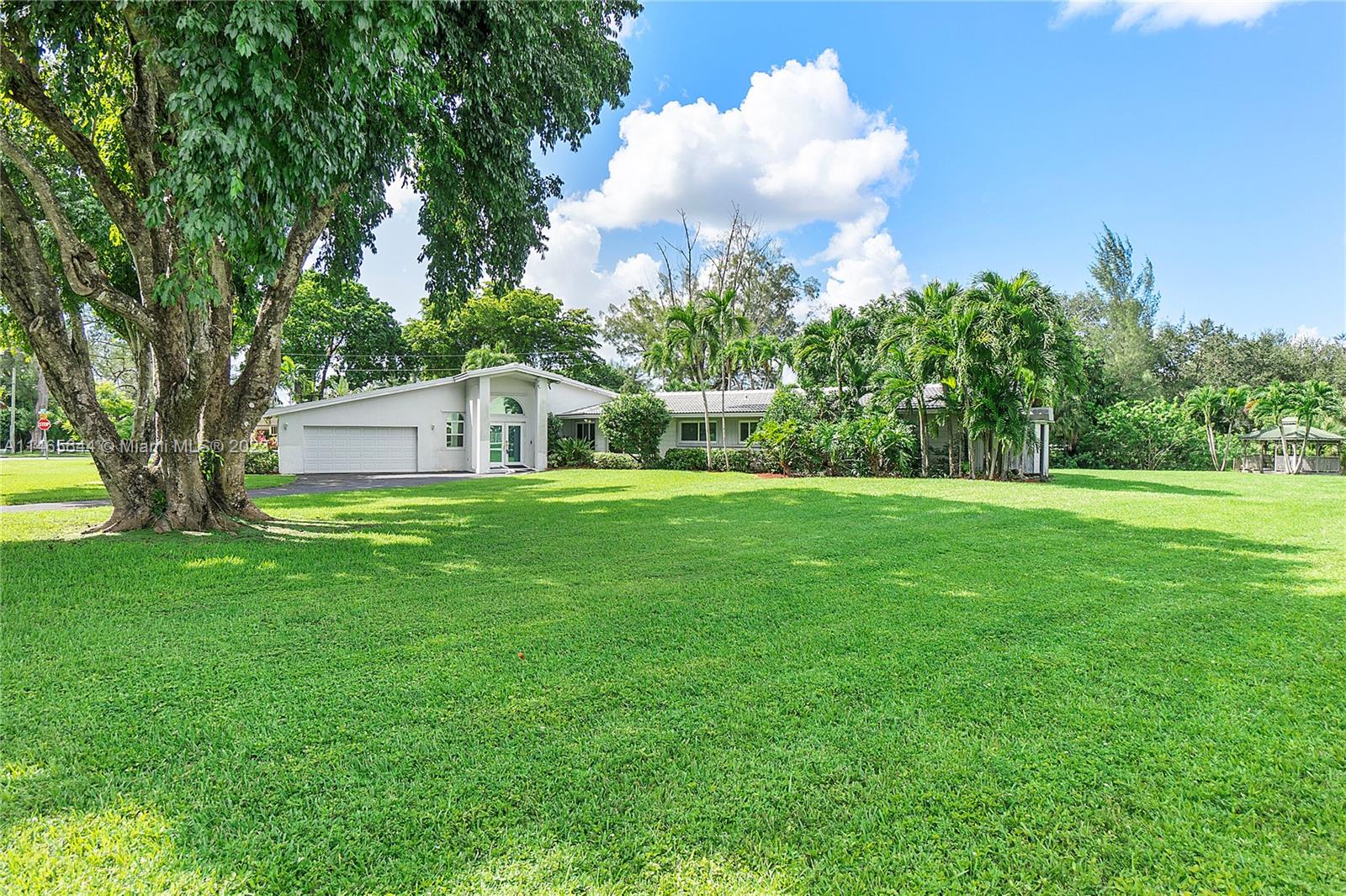 CORAL SPRINGS HILLS - Residential