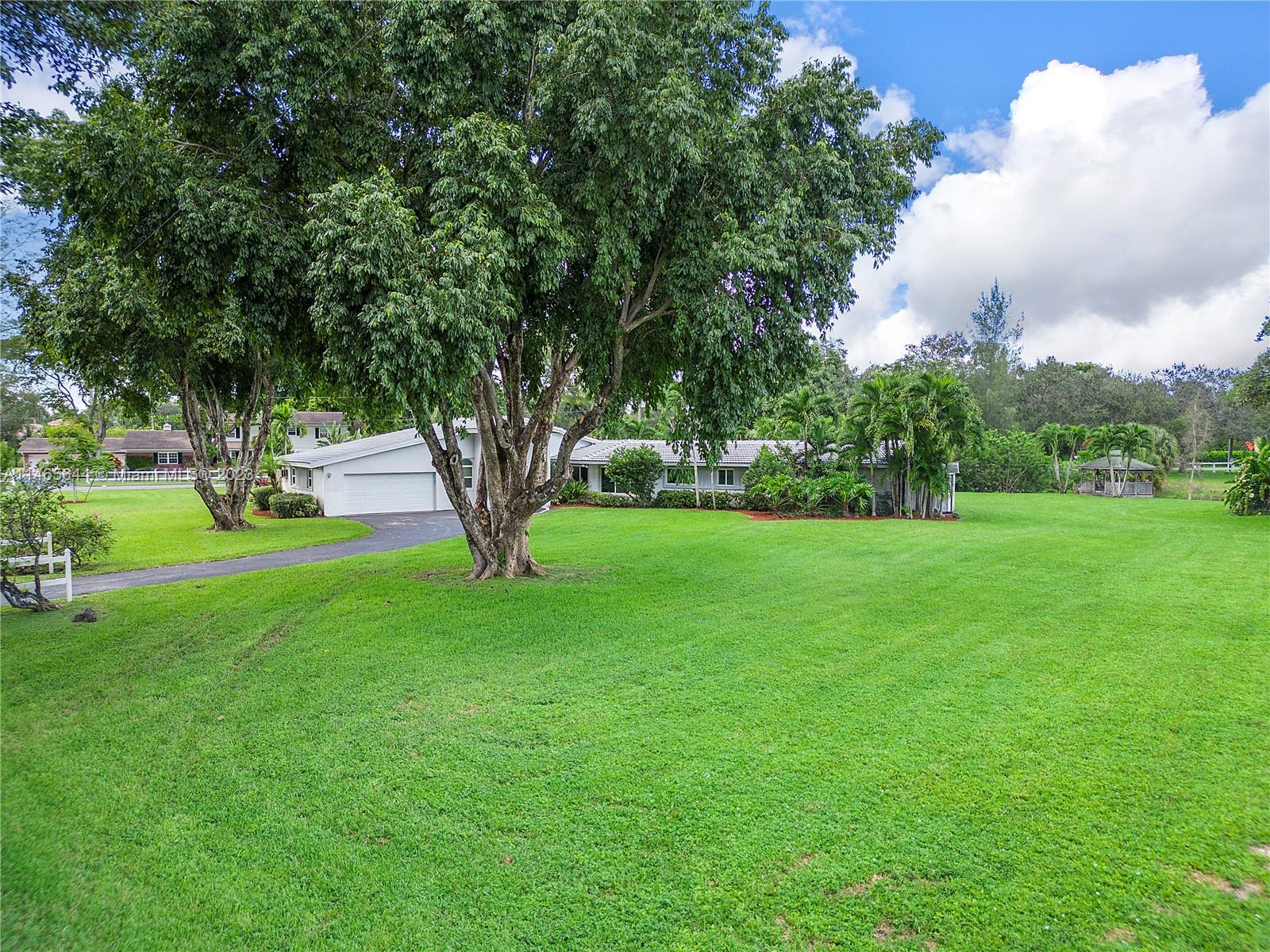 CORAL SPRINGS HILLS - Residential