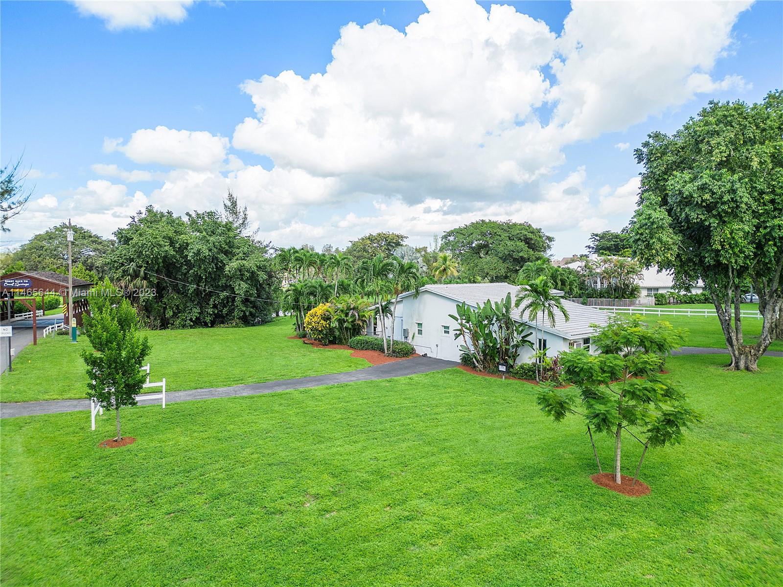 CORAL SPRINGS HILLS - Residential