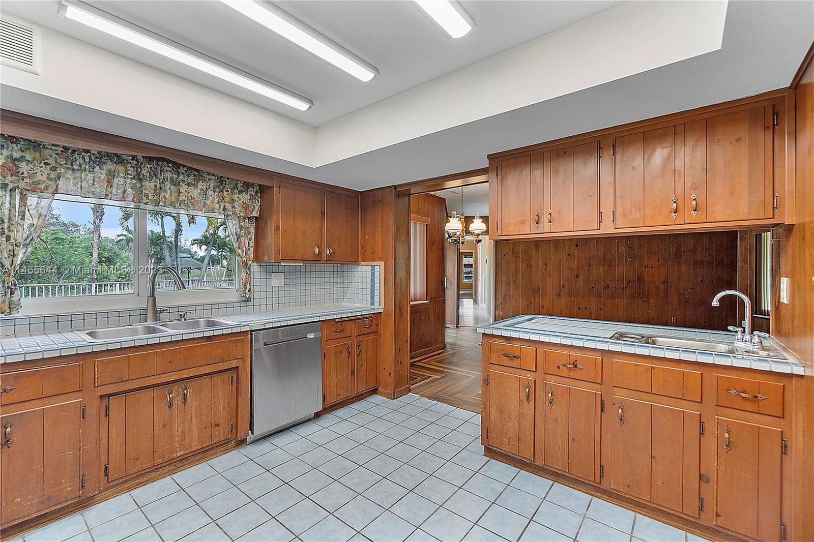 CORAL SPRINGS HILLS - Residential