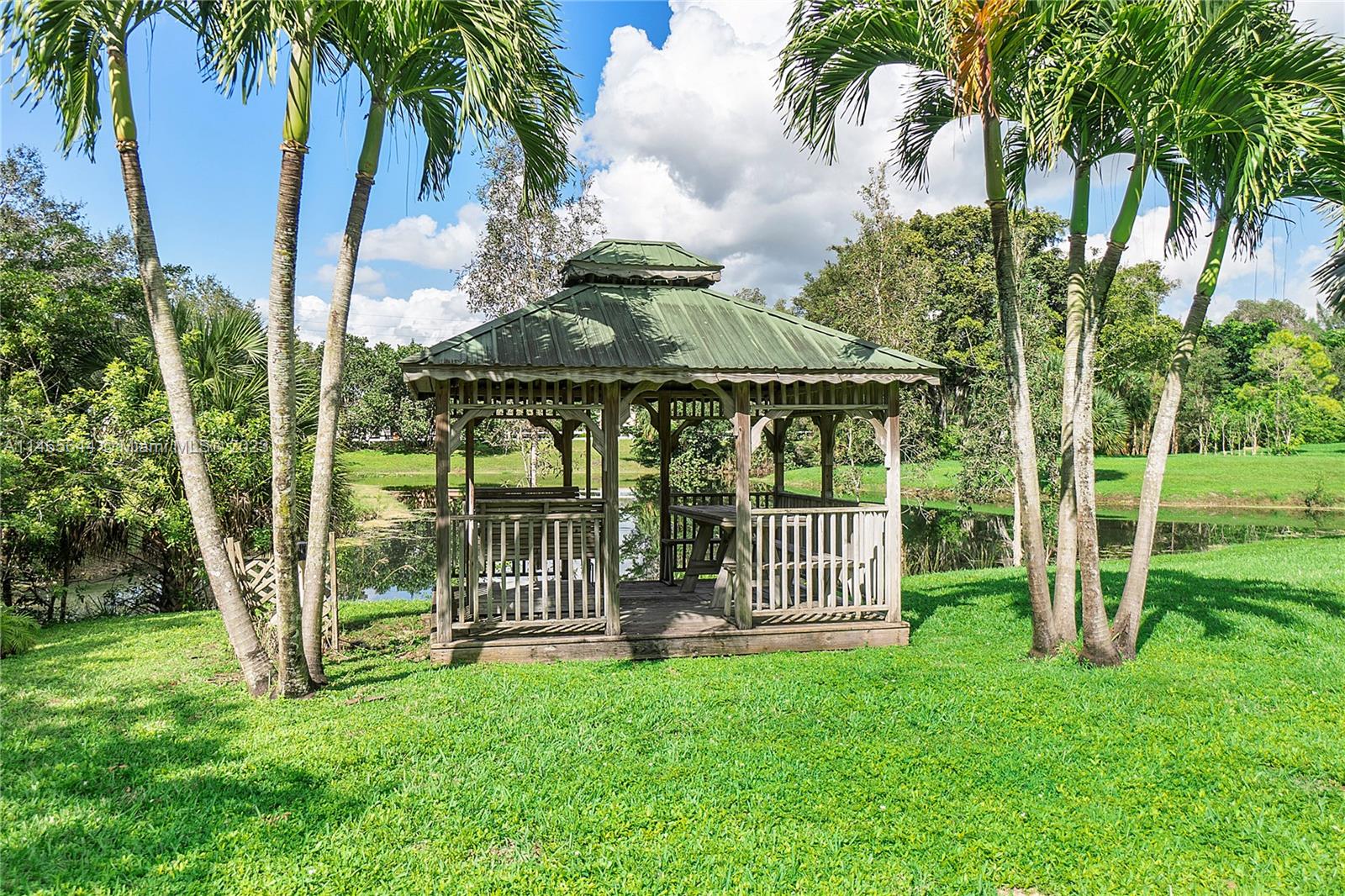 CORAL SPRINGS HILLS - Residential