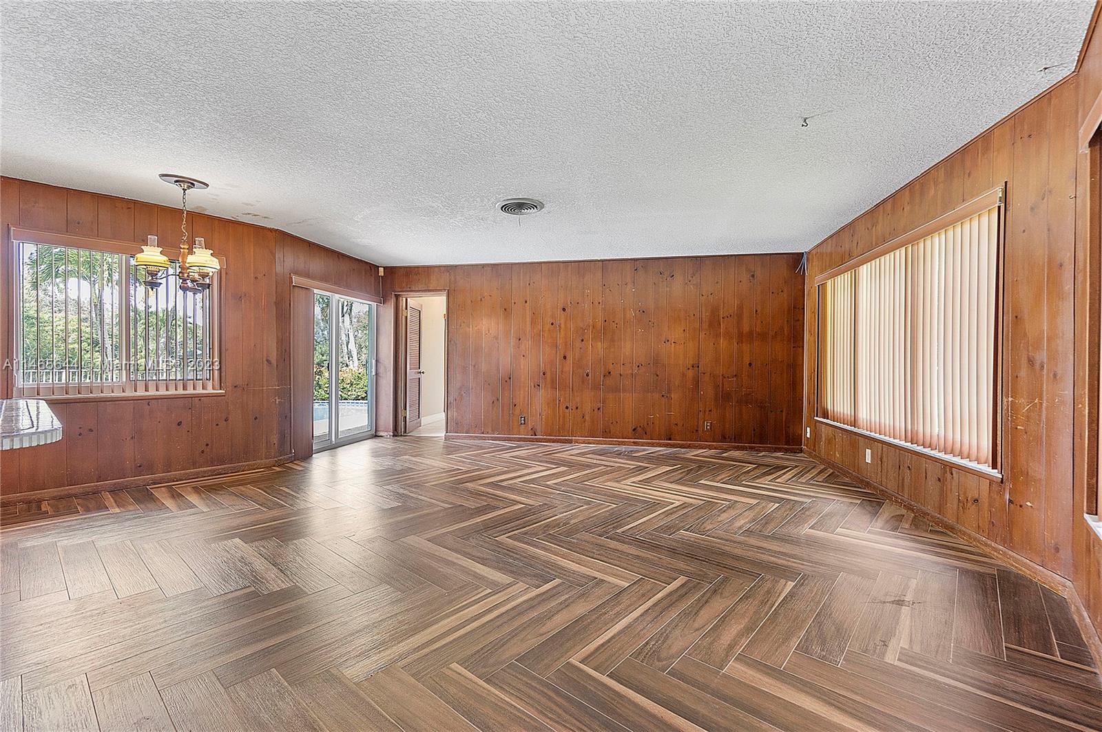 CORAL SPRINGS HILLS - Residential