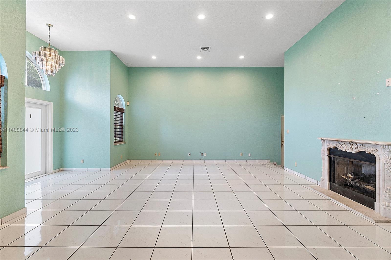 CORAL SPRINGS HILLS - Residential