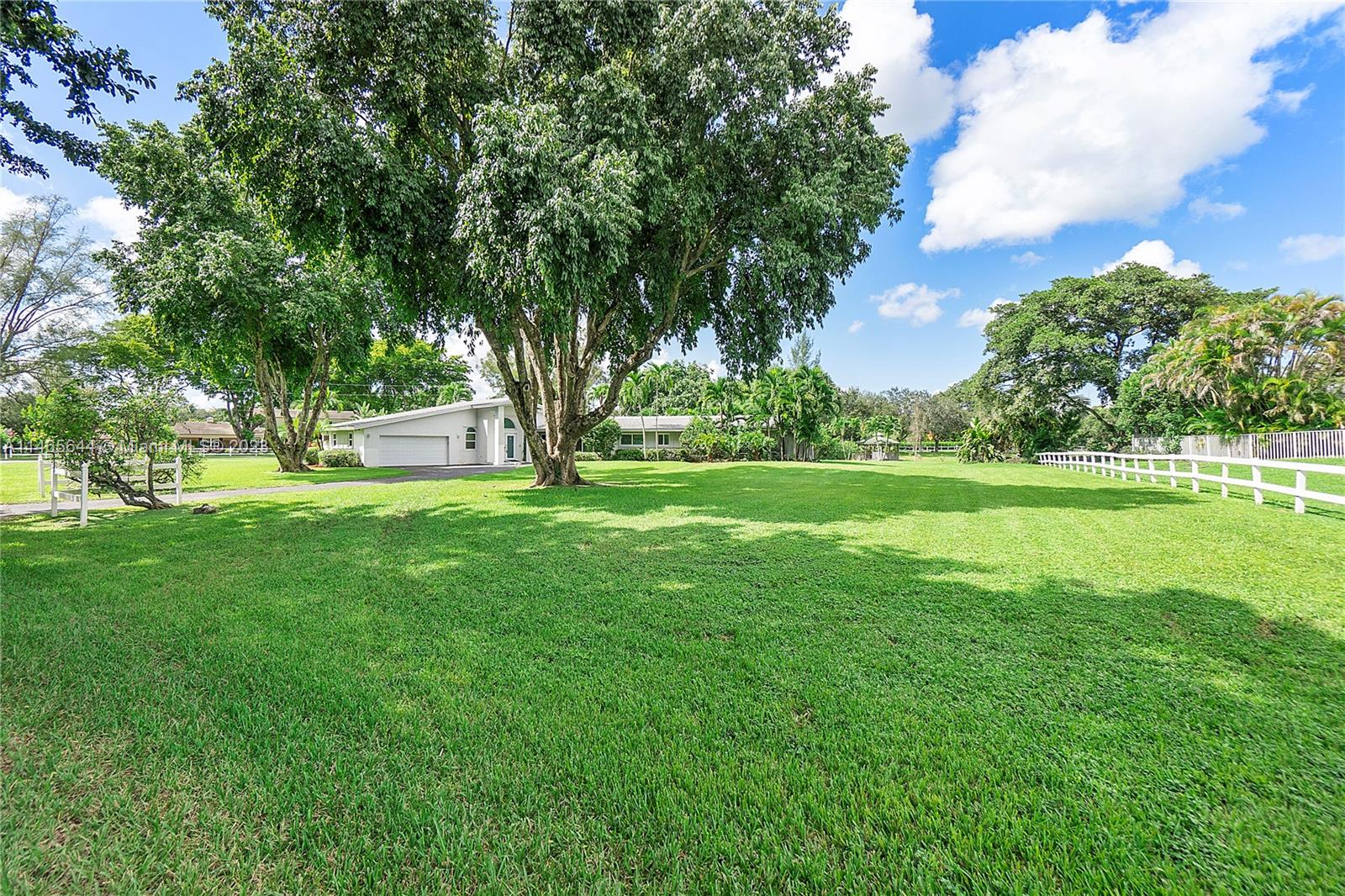 CORAL SPRINGS HILLS - Residential