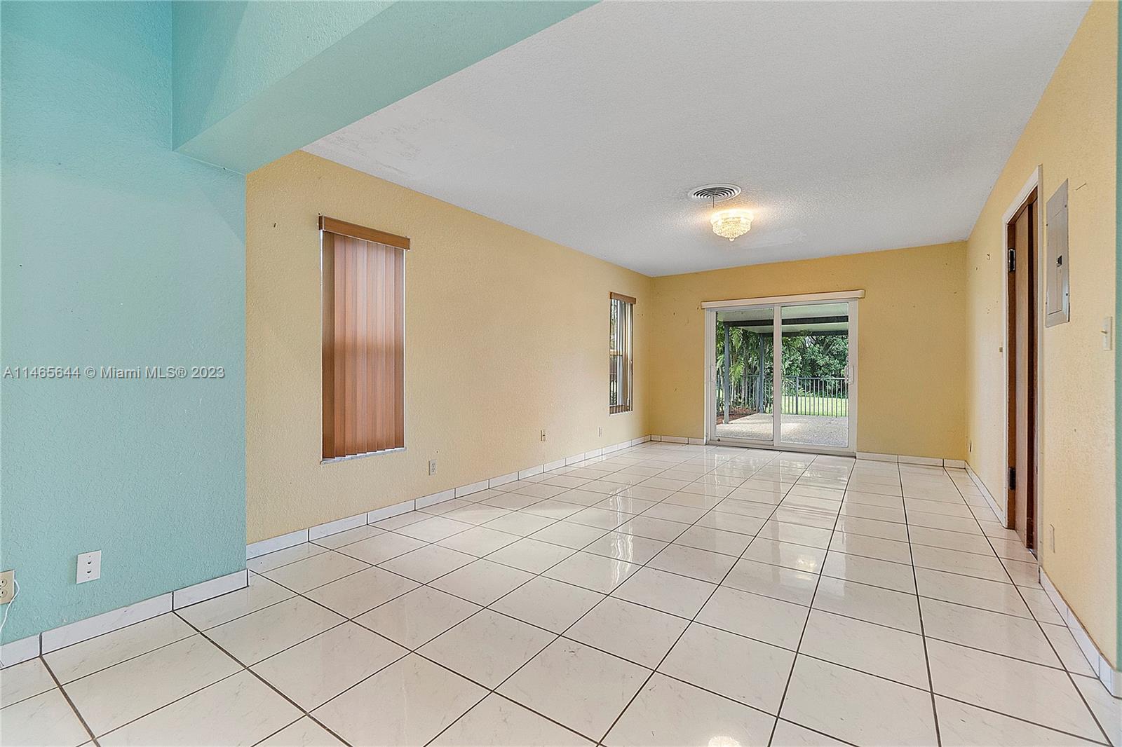 CORAL SPRINGS HILLS - Residential
