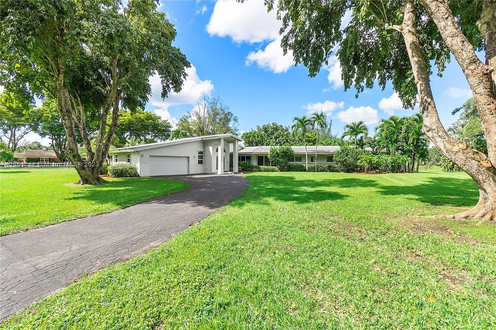 CORAL SPRINGS HILLS - Residential