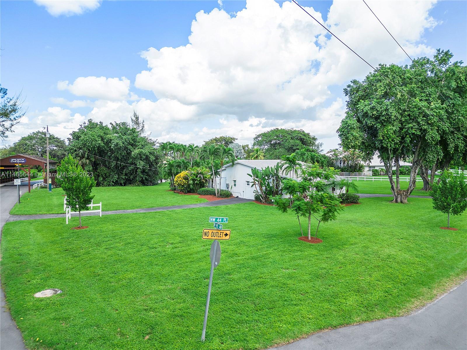 CORAL SPRINGS HILLS - Residential