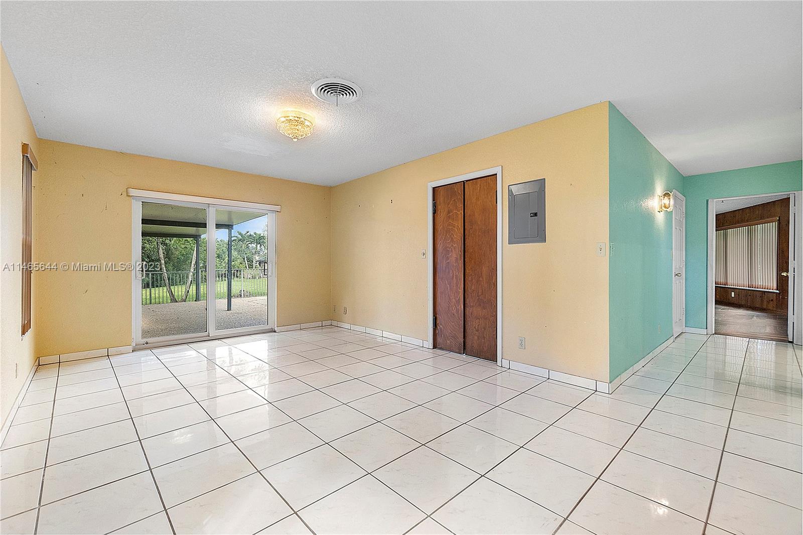 CORAL SPRINGS HILLS - Residential