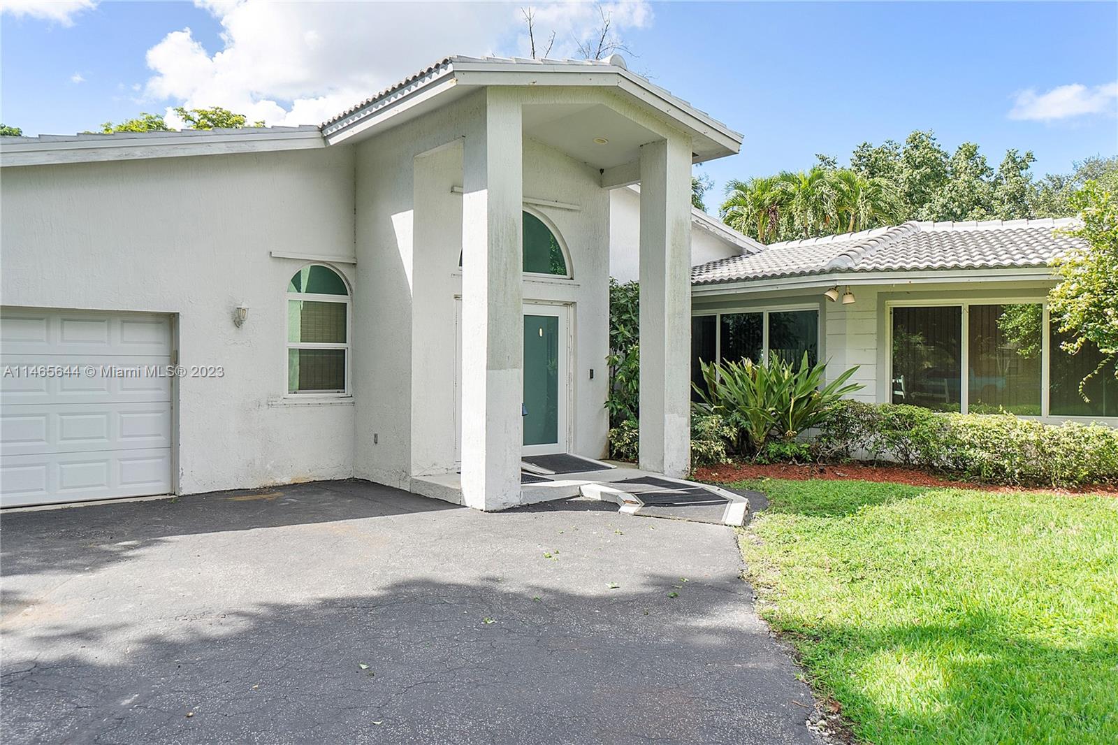 CORAL SPRINGS HILLS - Residential