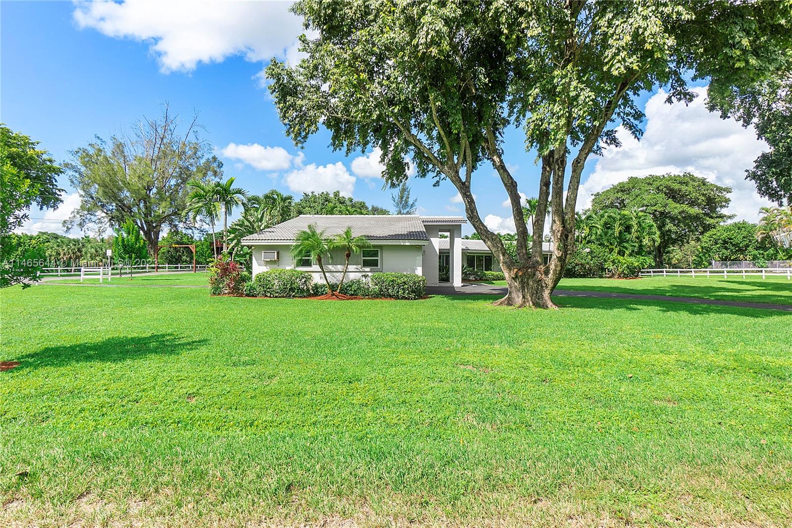 CORAL SPRINGS HILLS - Residential