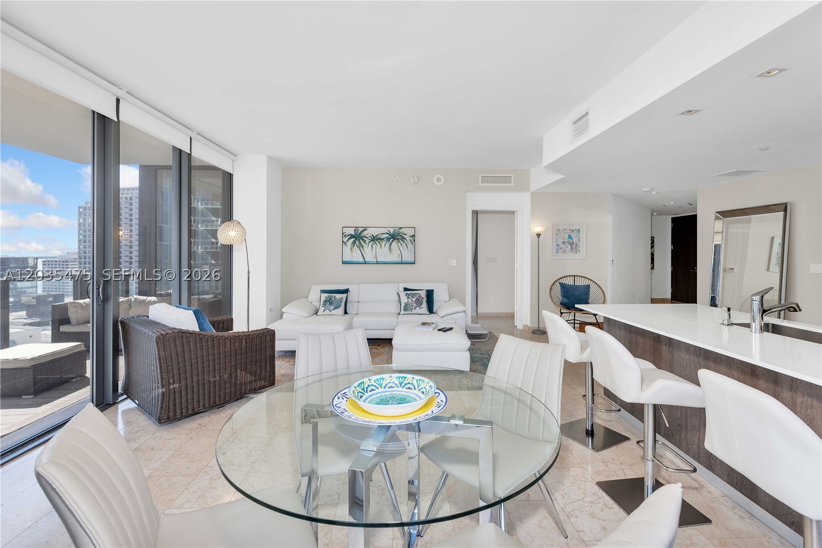 REACH CONDO - Residential