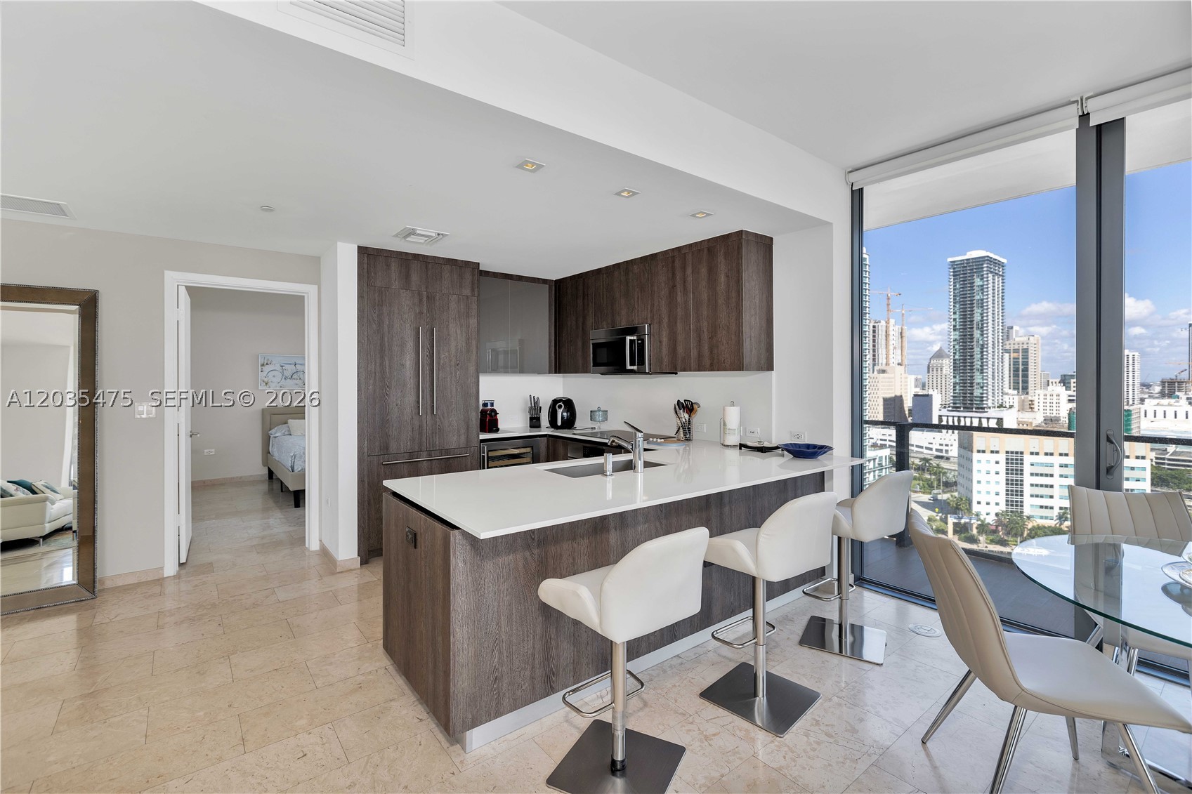 REACH CONDO - Residential