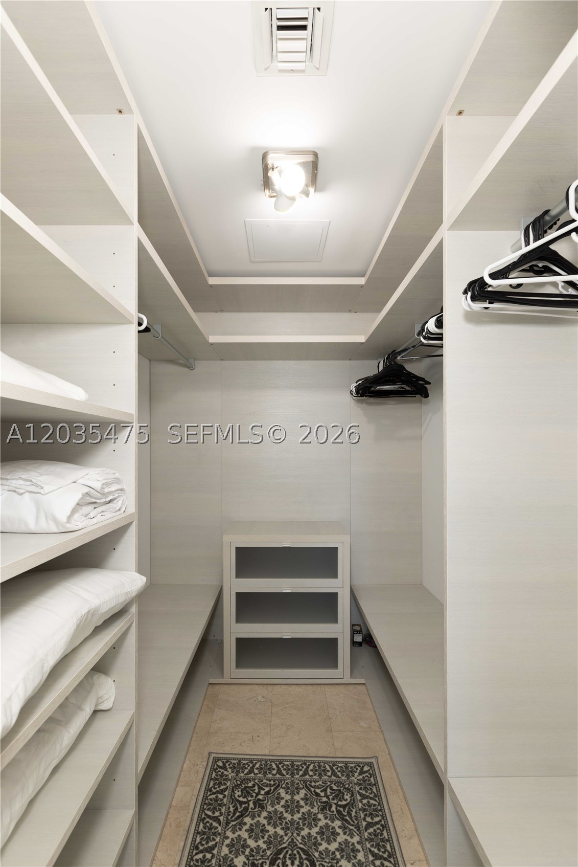 REACH CONDO - Residential