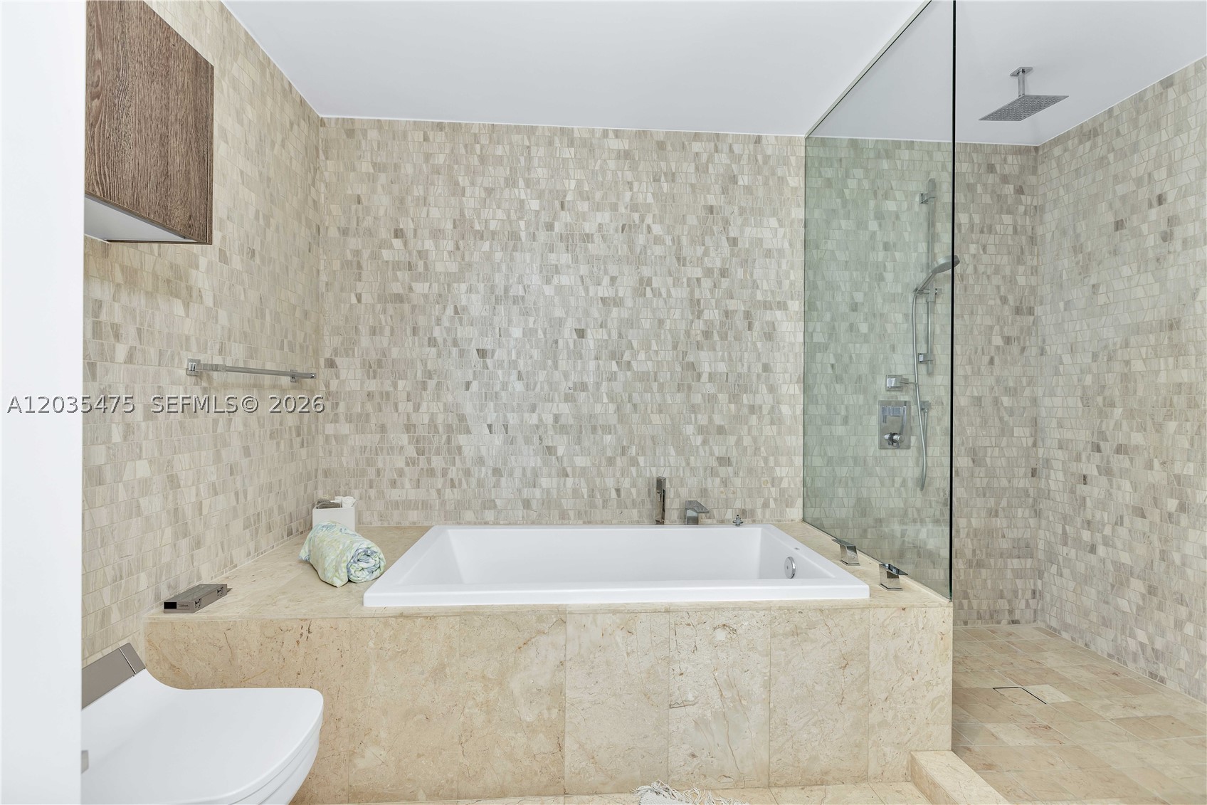 REACH CONDO - Residential