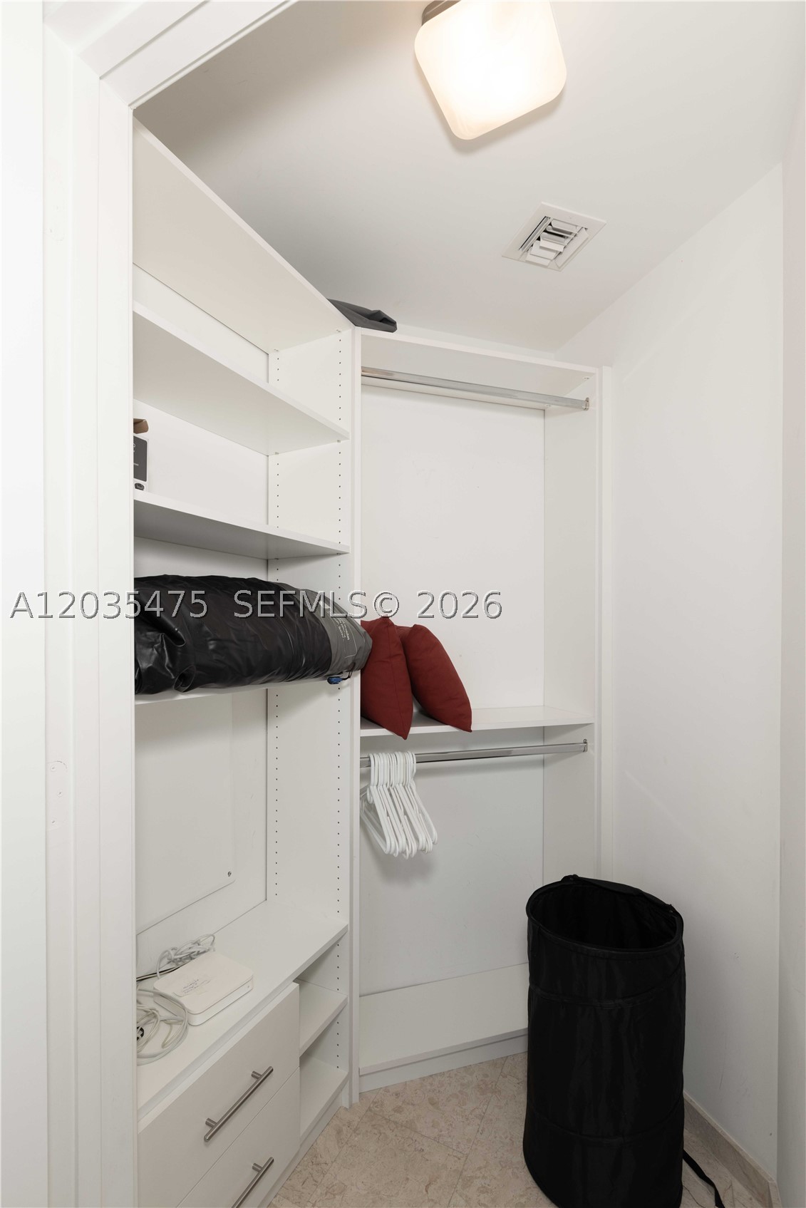 REACH CONDO - Residential