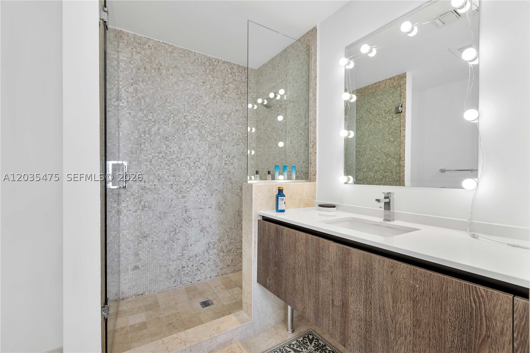 REACH CONDO - Residential