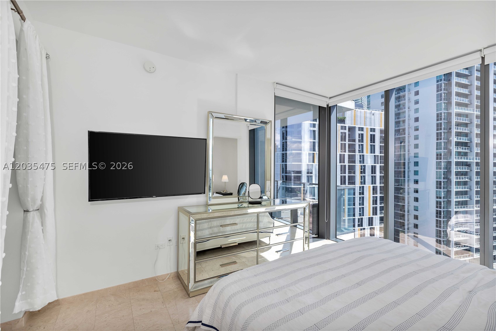 REACH CONDO - Residential