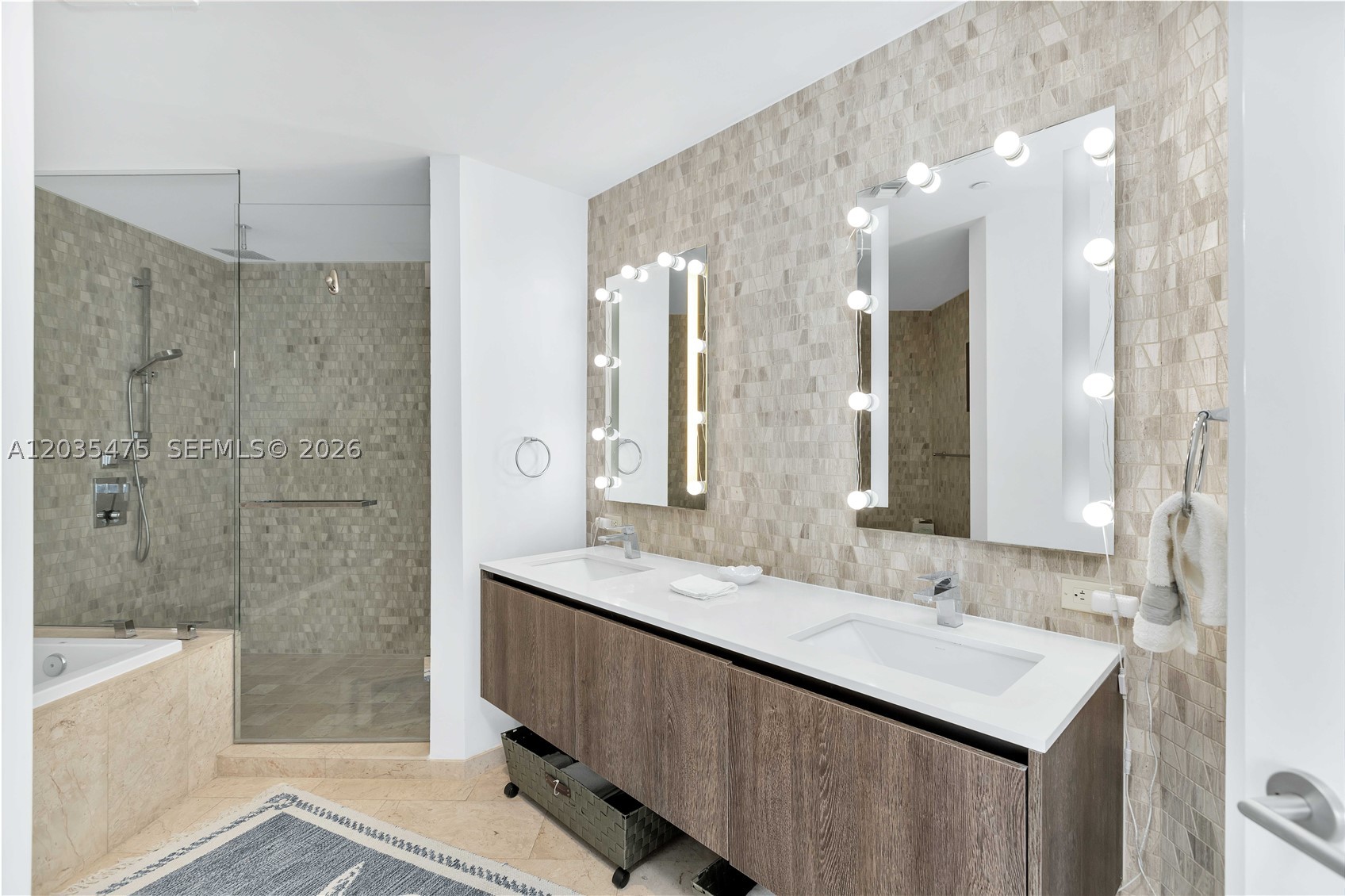 REACH CONDO - Residential