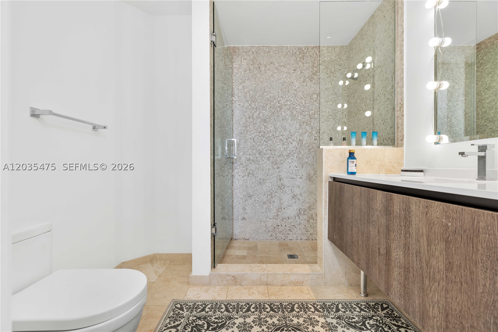REACH CONDO - Residential
