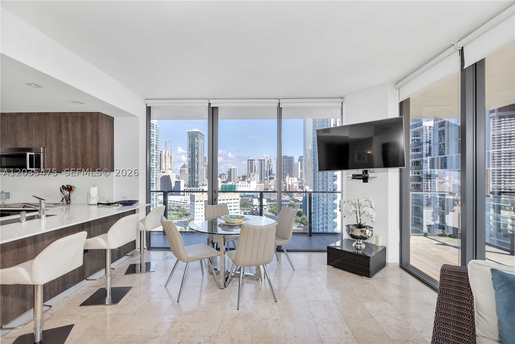 REACH CONDO - Residential