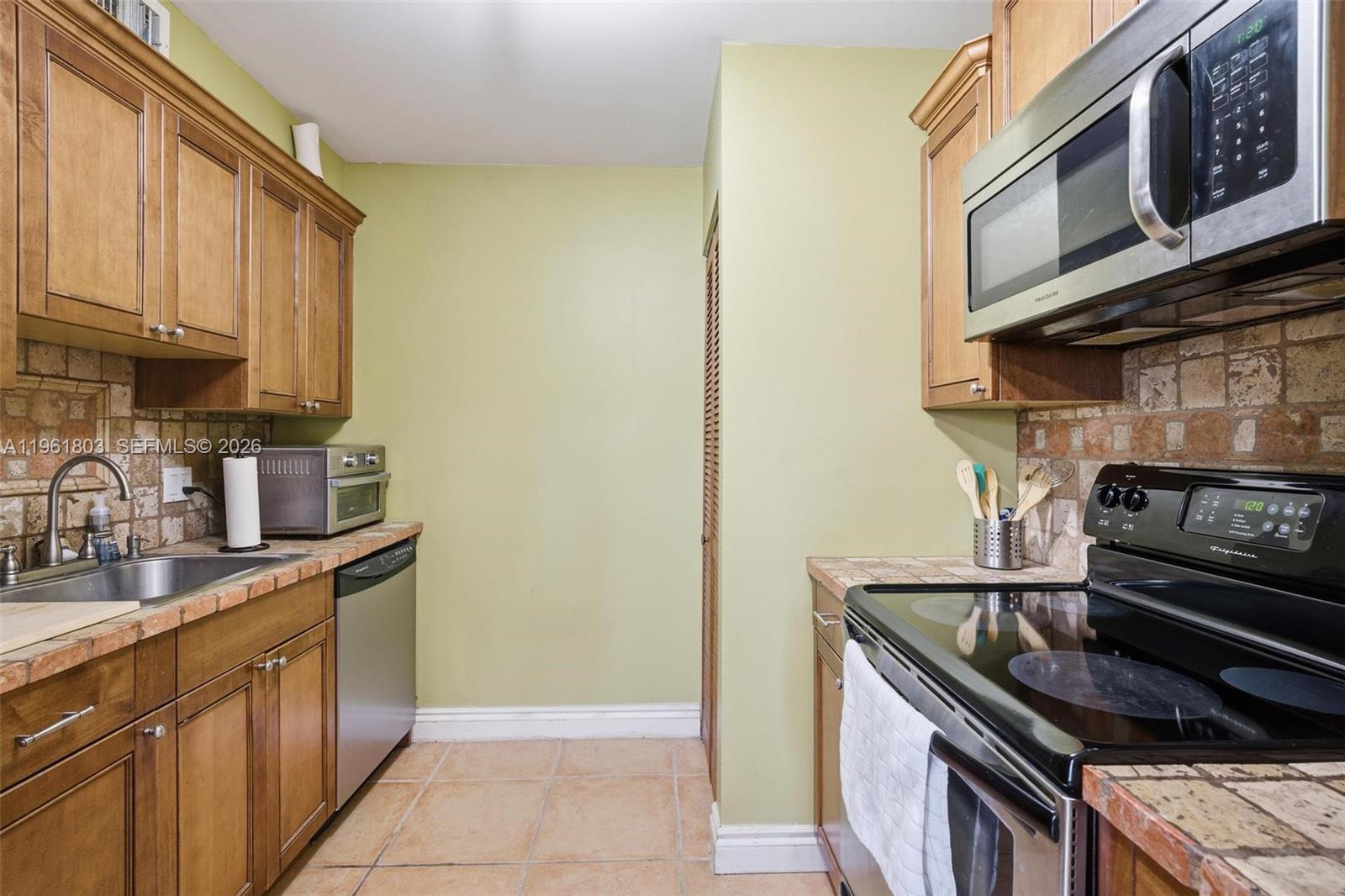 WINDMILL LAKES II CONDO - Residential