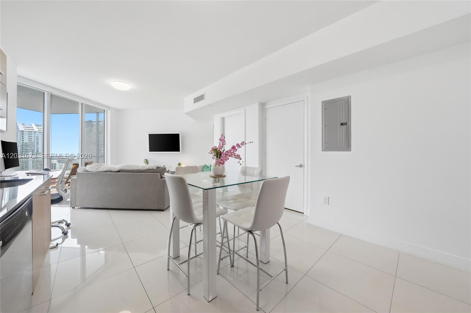 WIND CONDO - Residential
