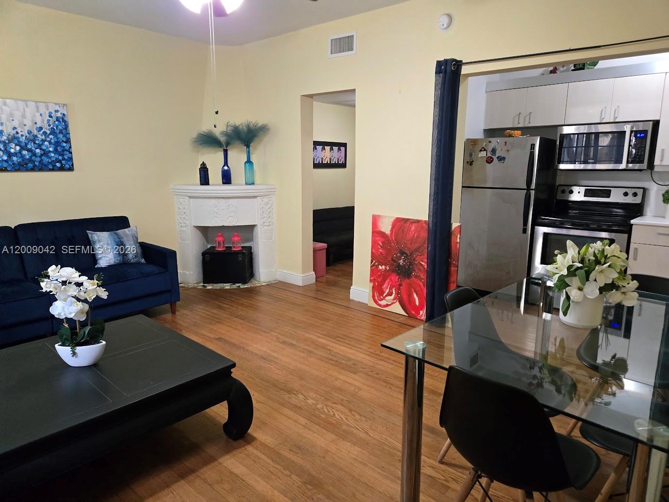 MERIDIAN DECO CONDO - Residential