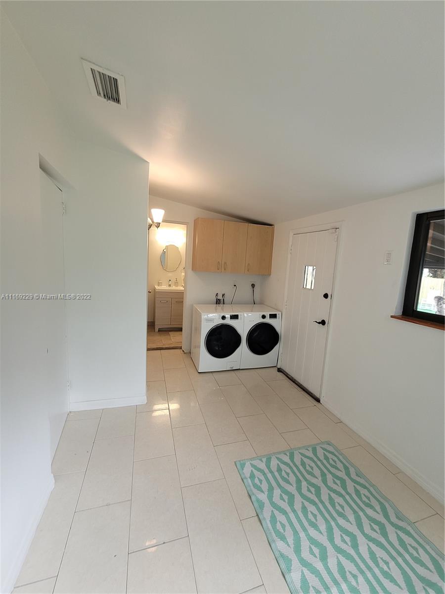 COLUMBIA PARK CORR PL - Residential