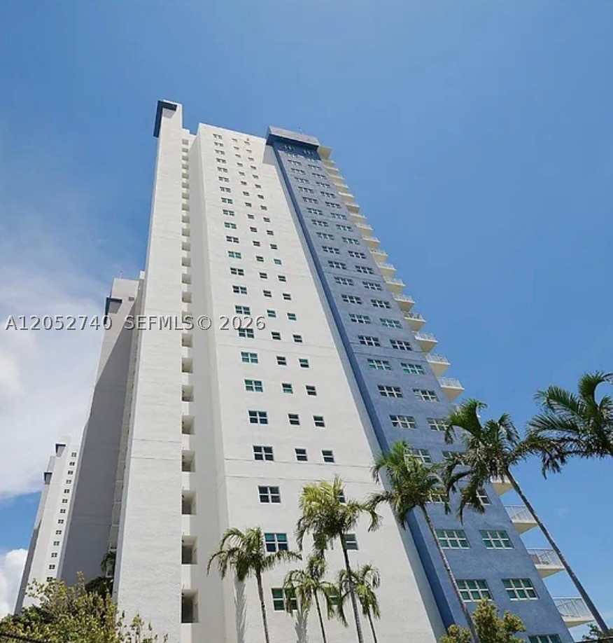 THE OAKS I CONDO - Residential