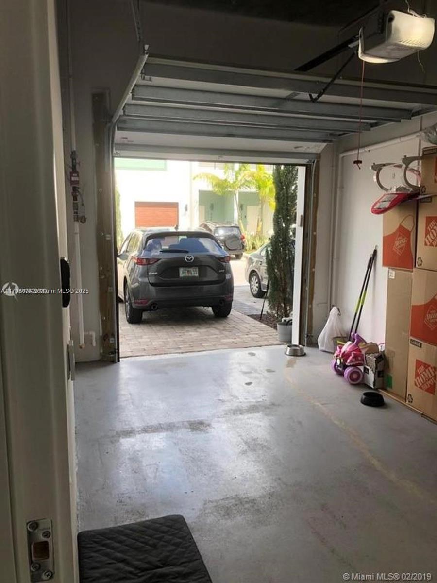 PLANTATION BUSINESS PARK - Residential Lease