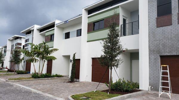 PLANTATION BUSINESS PARK - Residential Lease