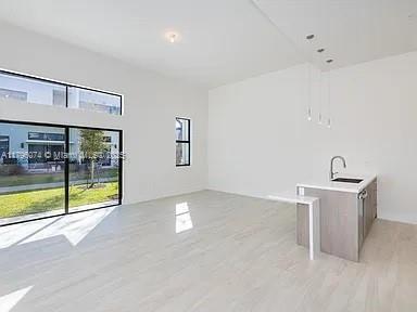 PLANTATION BUSINESS PARK - Residential Lease
