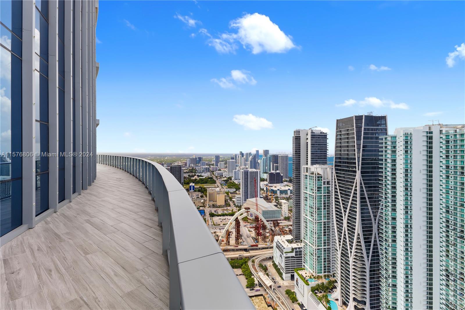 PARAMOUNT MIAMI WORLDCENT - Residential Lease