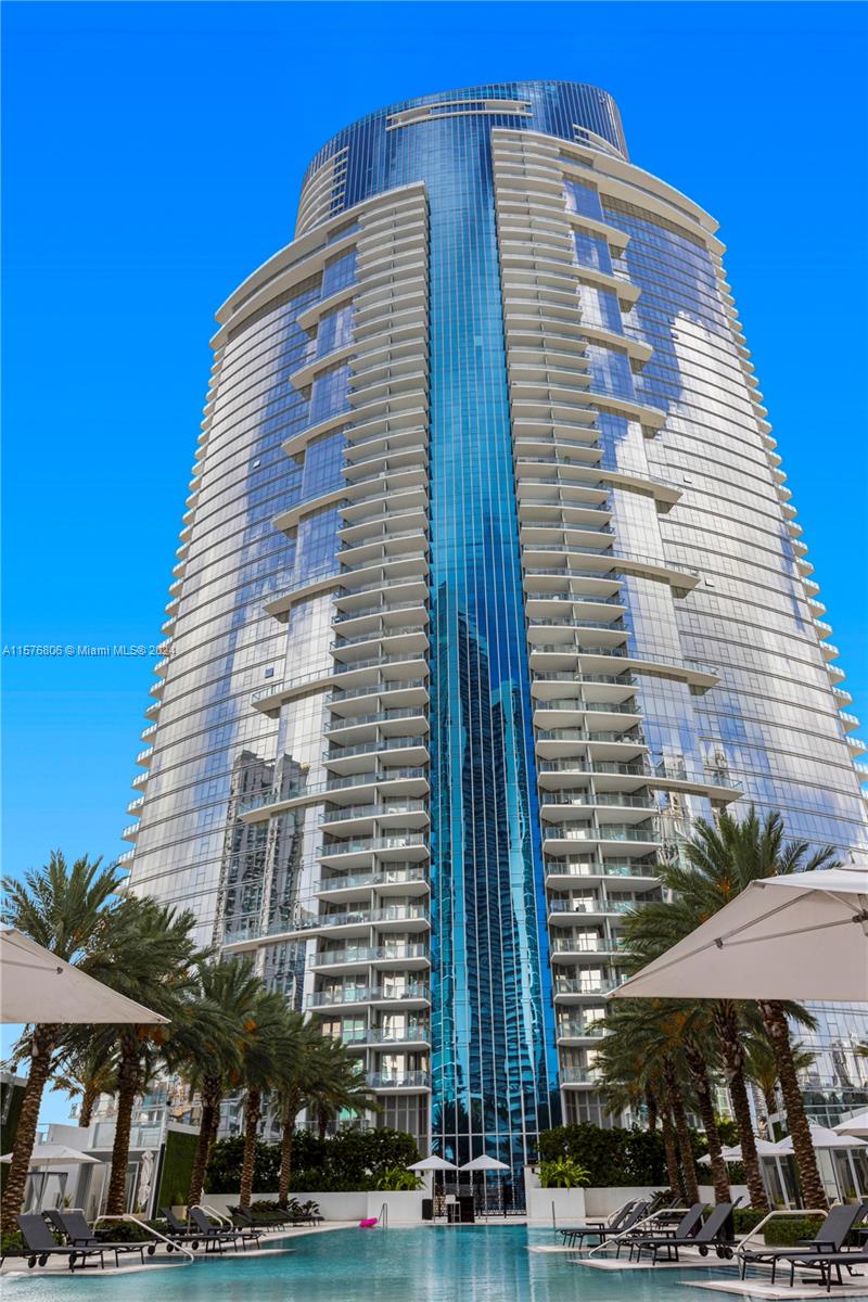 PARAMOUNT MIAMI WORLDCENT - Residential Lease