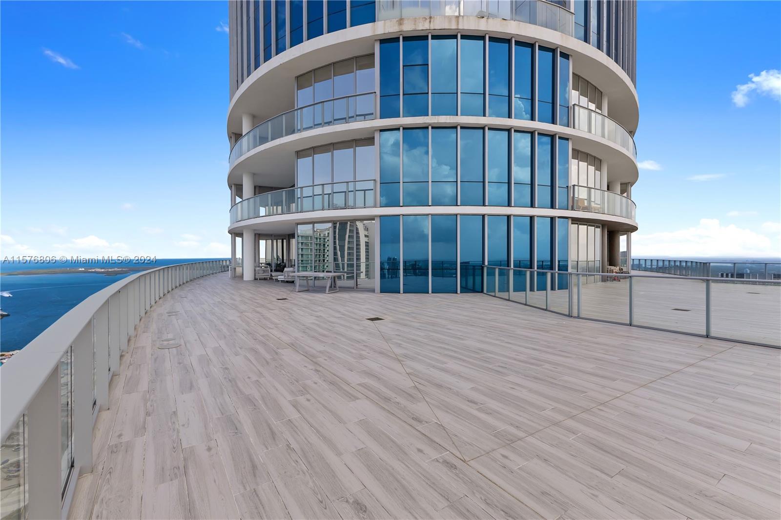 PARAMOUNT MIAMI WORLDCENT - Residential Lease