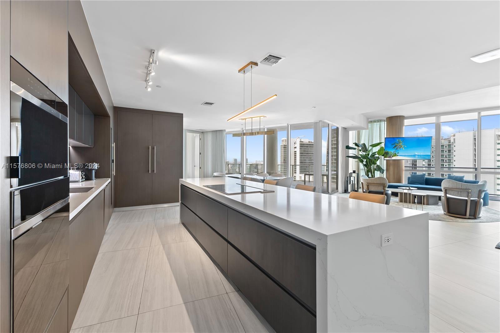 PARAMOUNT MIAMI WORLDCENT - Residential Lease