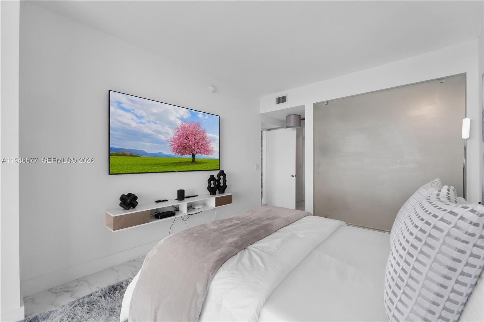 ICON BAY CONDO - Residential