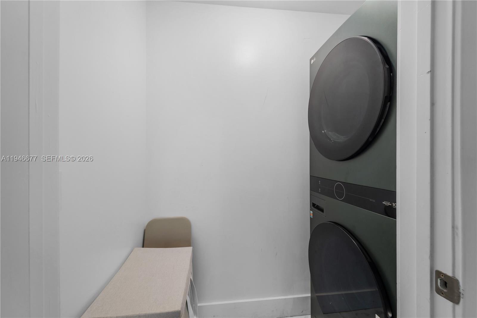 ICON BAY CONDO - Residential