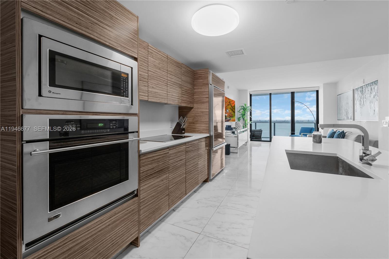 ICON BAY CONDO - Residential