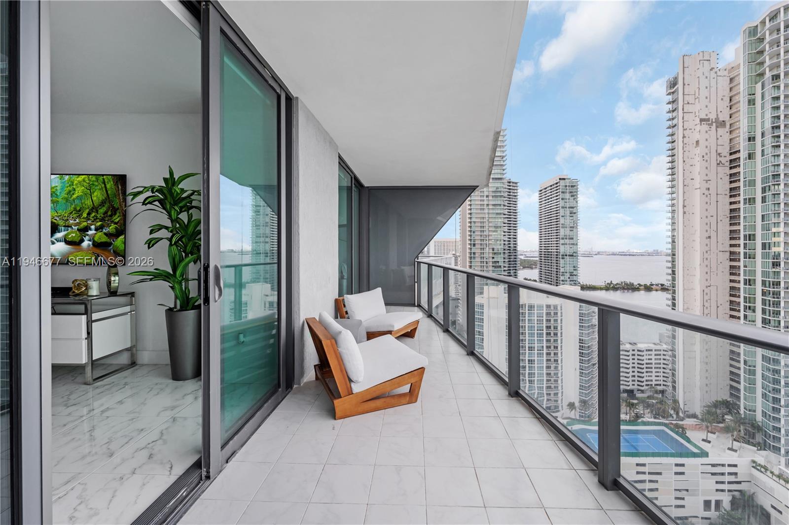 ICON BAY CONDO - Residential