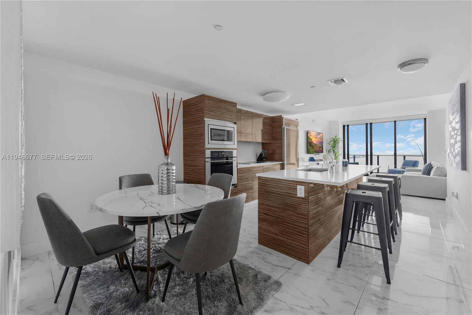 ICON BAY CONDO - Residential