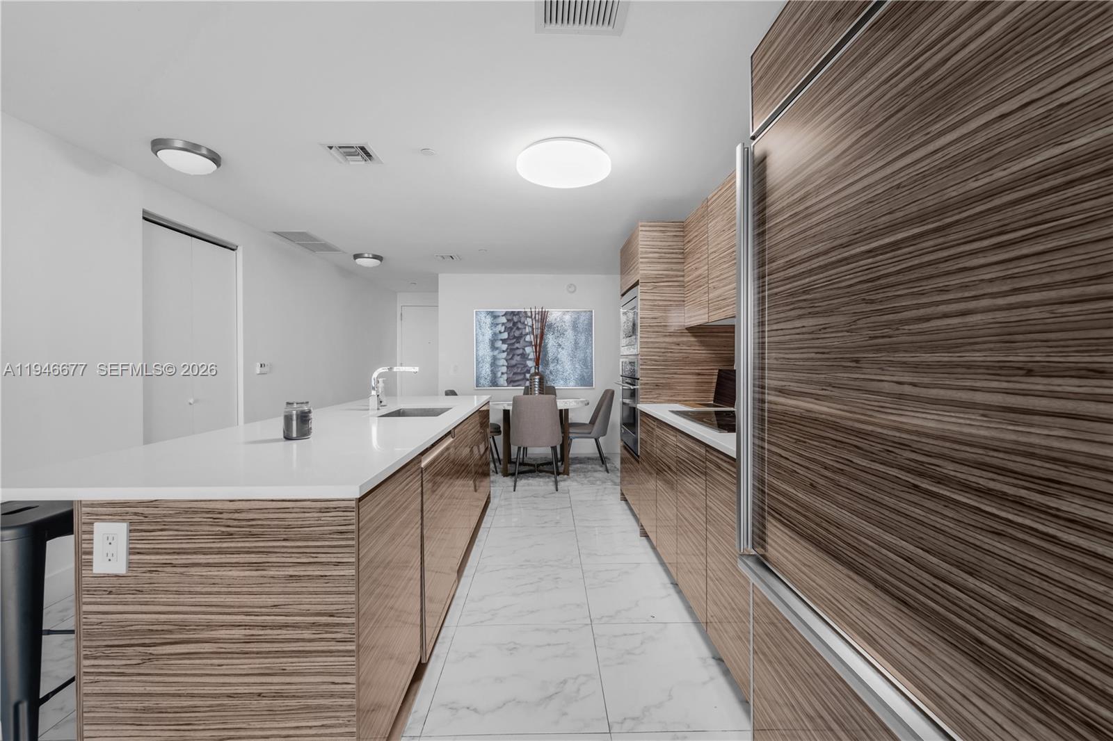 ICON BAY CONDO - Residential