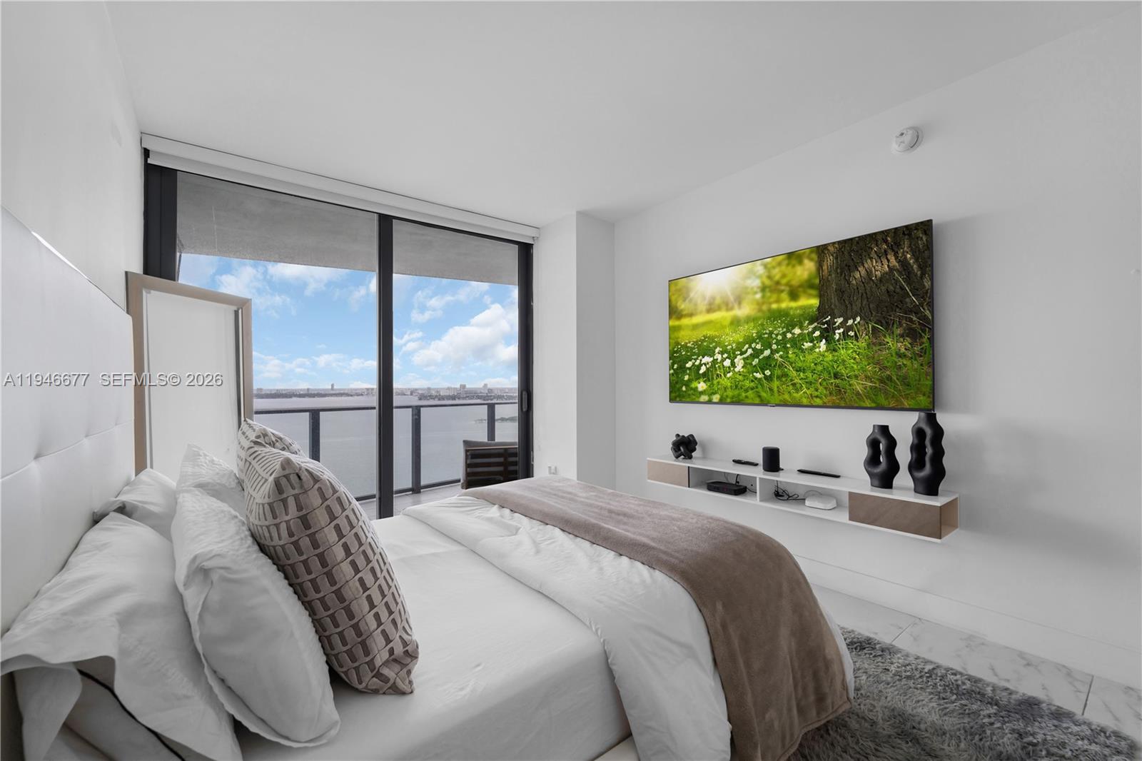ICON BAY CONDO - Residential