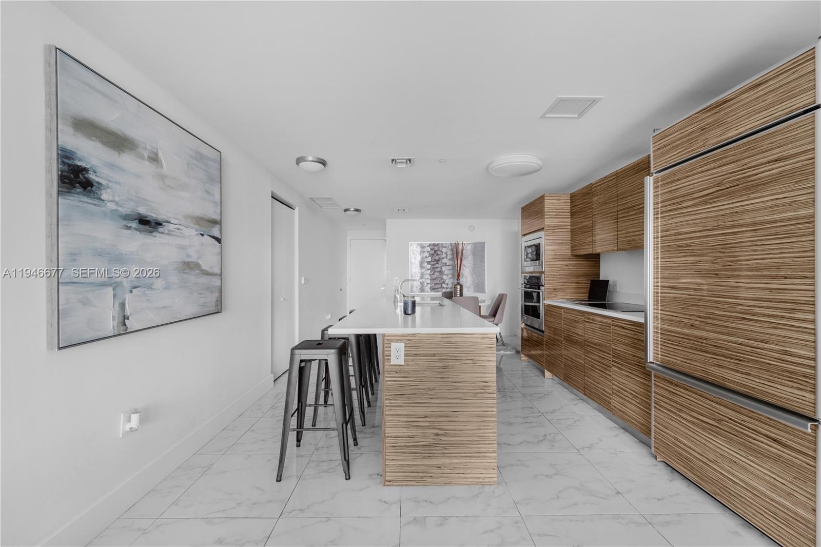 ICON BAY CONDO - Residential