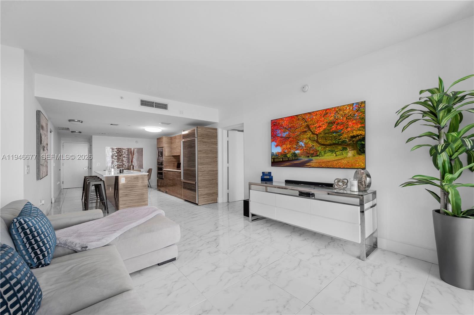 ICON BAY CONDO - Residential