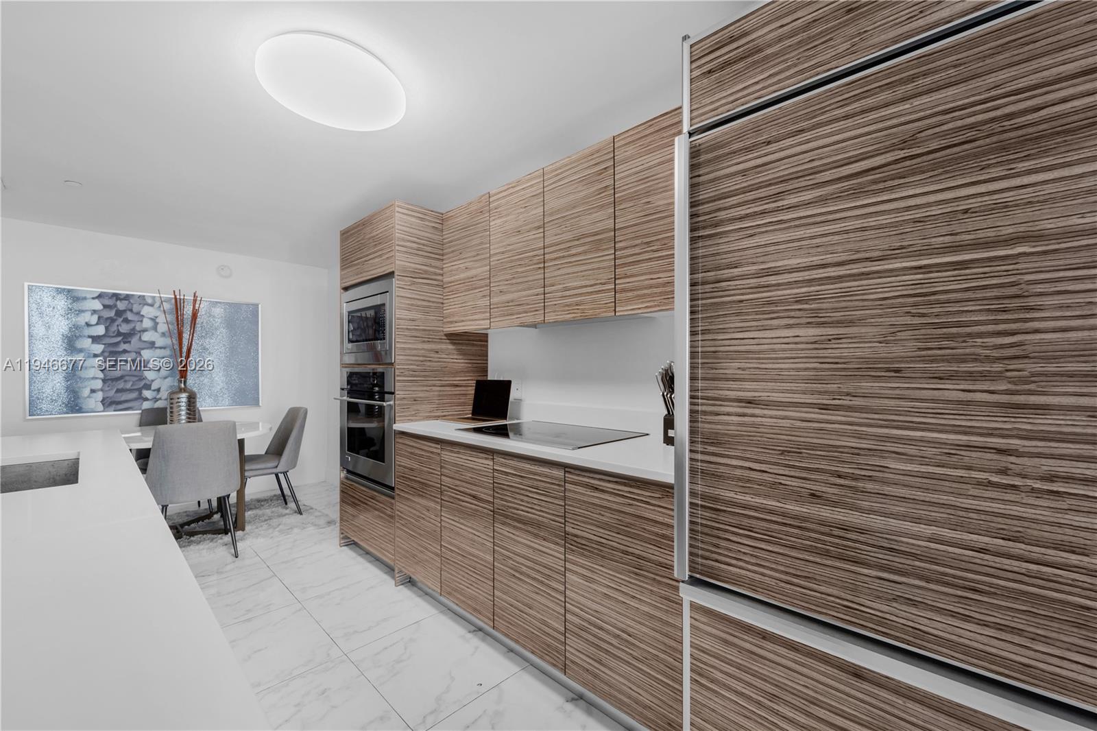 ICON BAY CONDO - Residential
