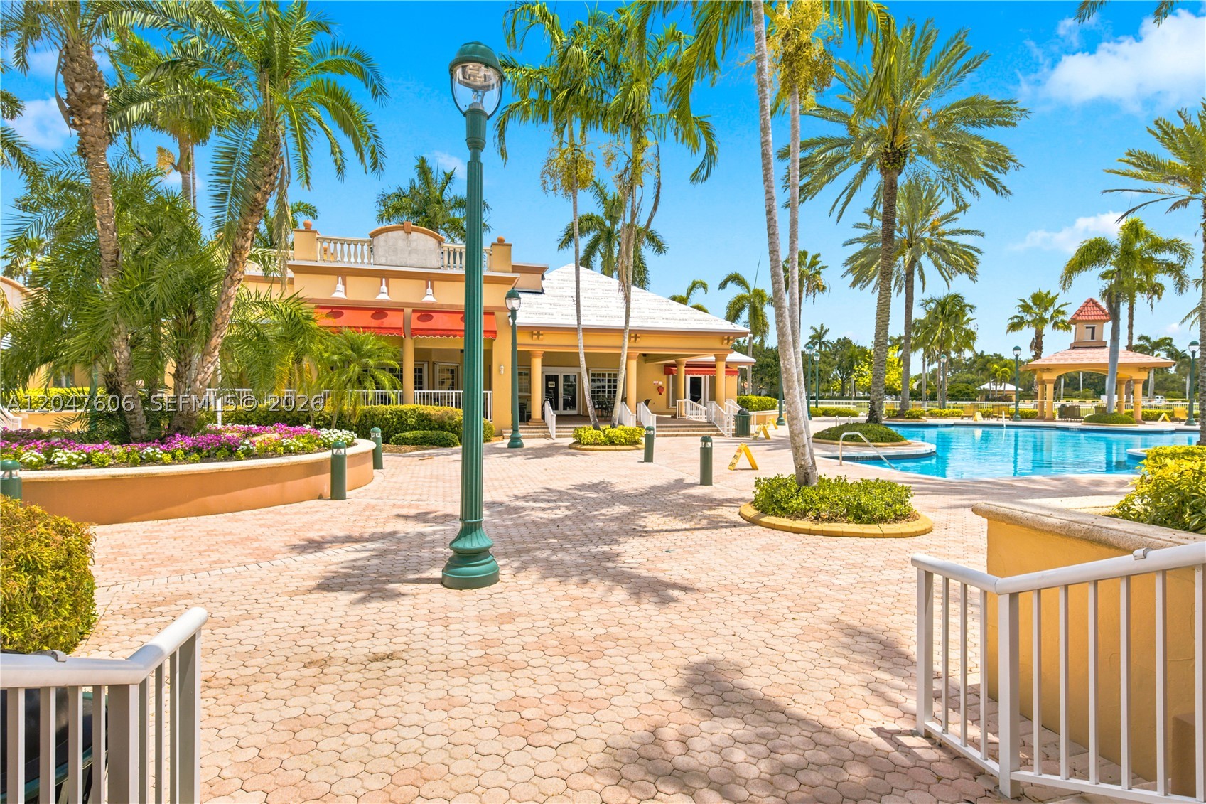 SUNSET LAKES PLAT ONE - Residential