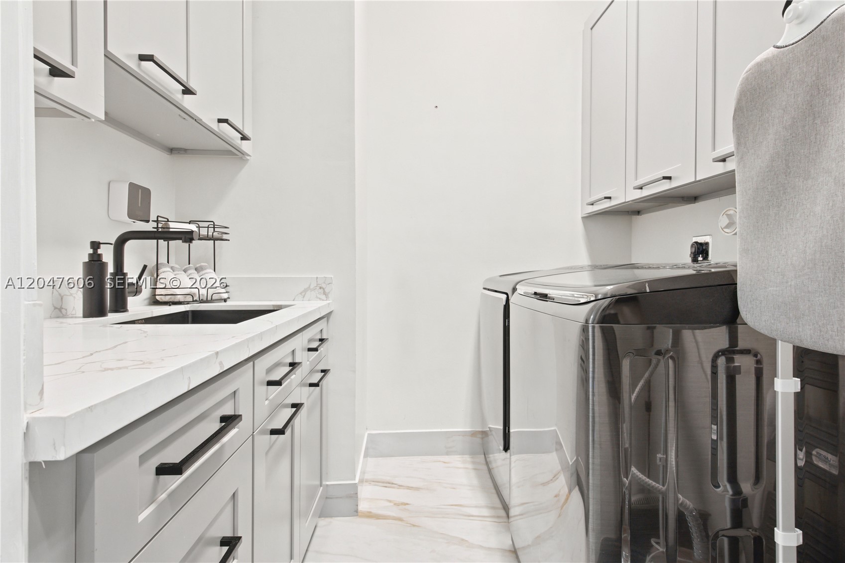 SUNSET LAKES PLAT ONE - Residential