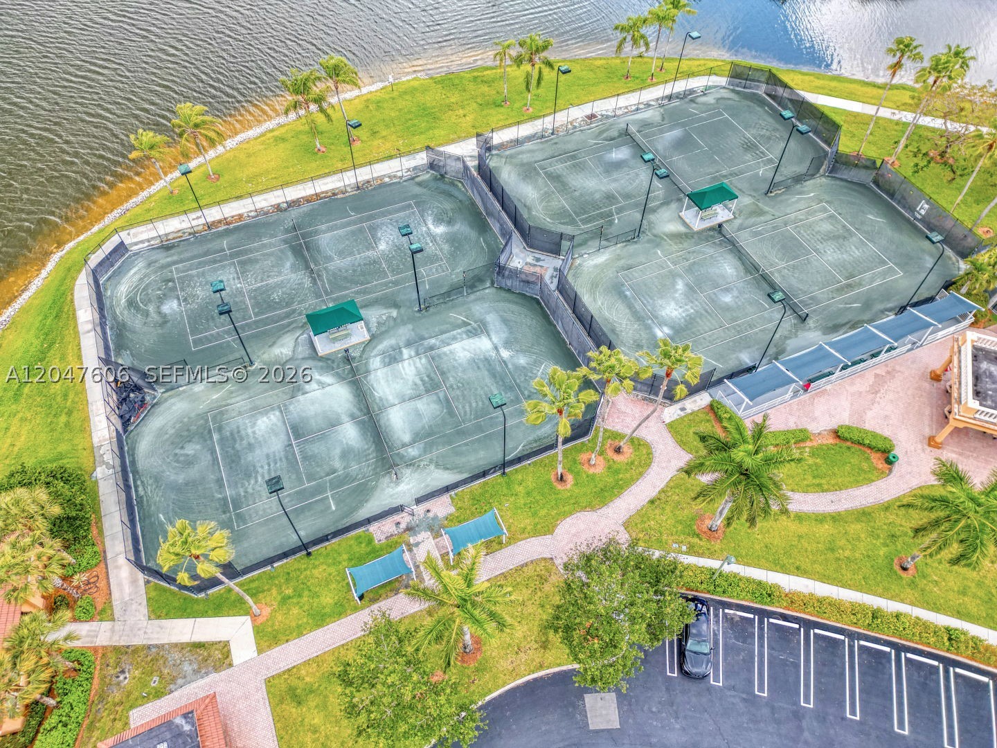 SUNSET LAKES PLAT ONE - Residential